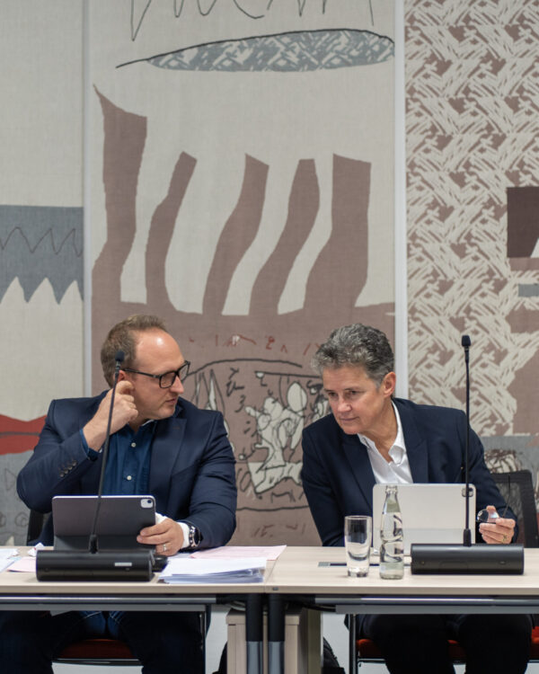 Dr. Falko Grube im Gespräch mit Ministerin Hüskens